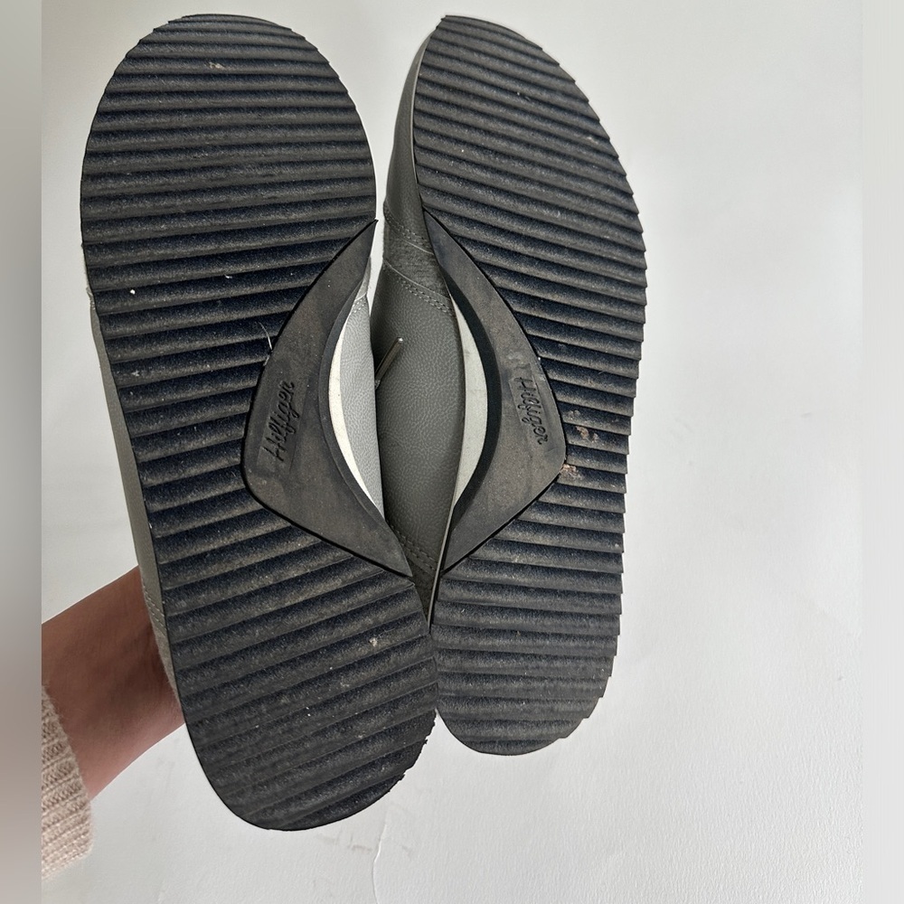 Tommy hilfigure grey woman’s size 9 sneakers - Picture 7 of 11
